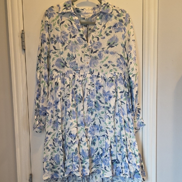 million colors Dresses & Skirts - NWT Million Colors Size Small Floral Blue and White Mini Dress